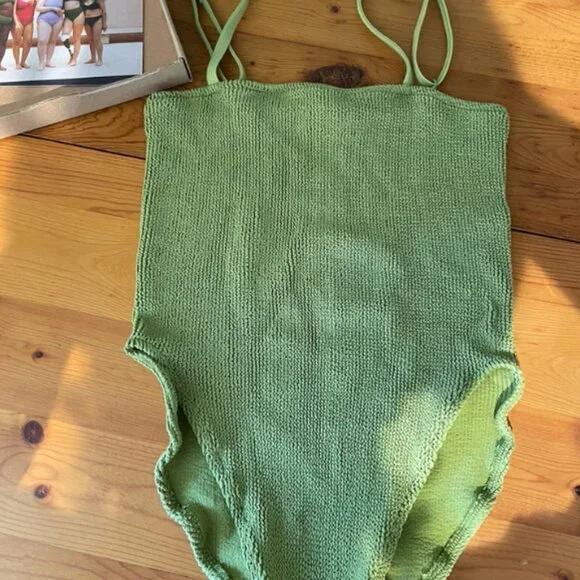 Youswim One Piece Pose - Picture 2 of 9